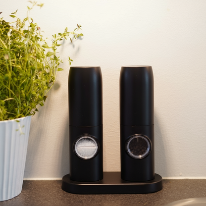 SmakLyft™ | Gör varje måltid till en upplevelse – eleganta elektriska salt- och pepparkvarnar för enkel, precis kryddning.